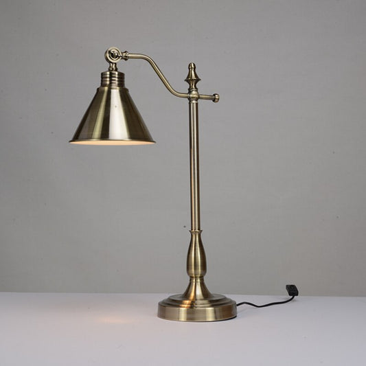 Lampada da tavolo vintage con paralume conico in metallo Nevula